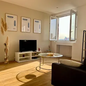 Privee Dans Un Partage , Villeurbanne France